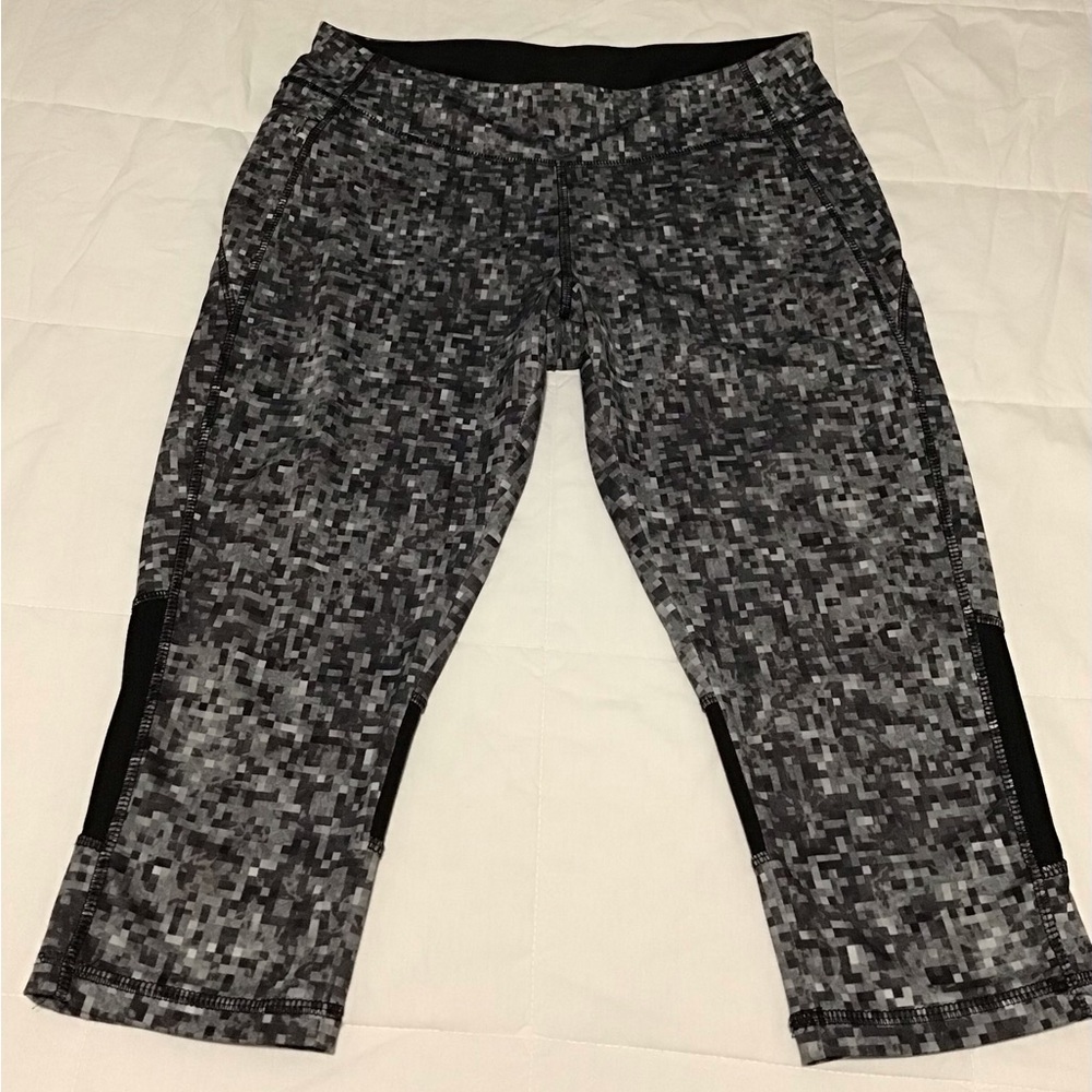 Avia Black and Gray Digital Camo Leggings Size M